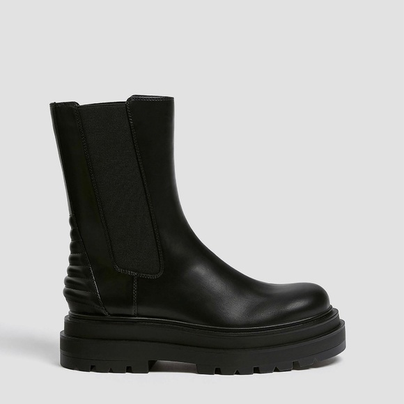 Pull&Bear Padded Chelsea Boots - Picture 1 of 11